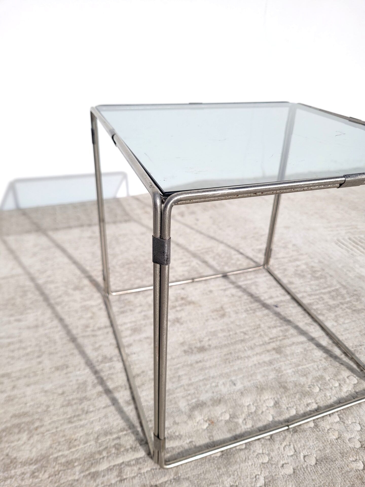 Table basse d'appoint en métal et verre fumé 1970 04