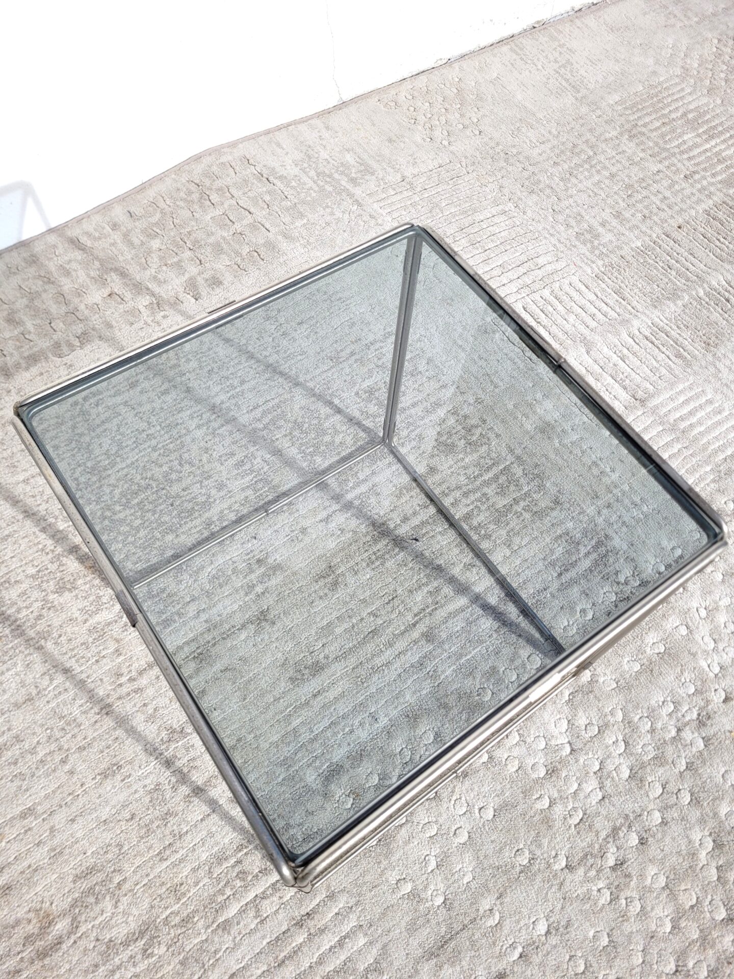 Table basse d'appoint en métal et verre fumé 1970 05