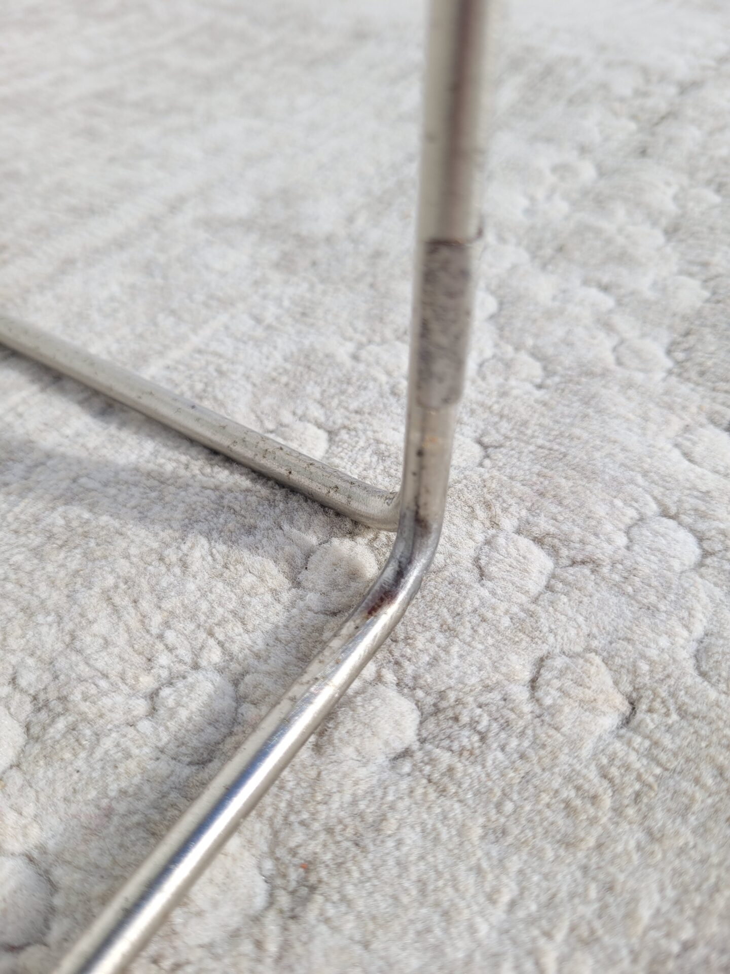 Table basse d'appoint en métal et verre fumé 1970 08