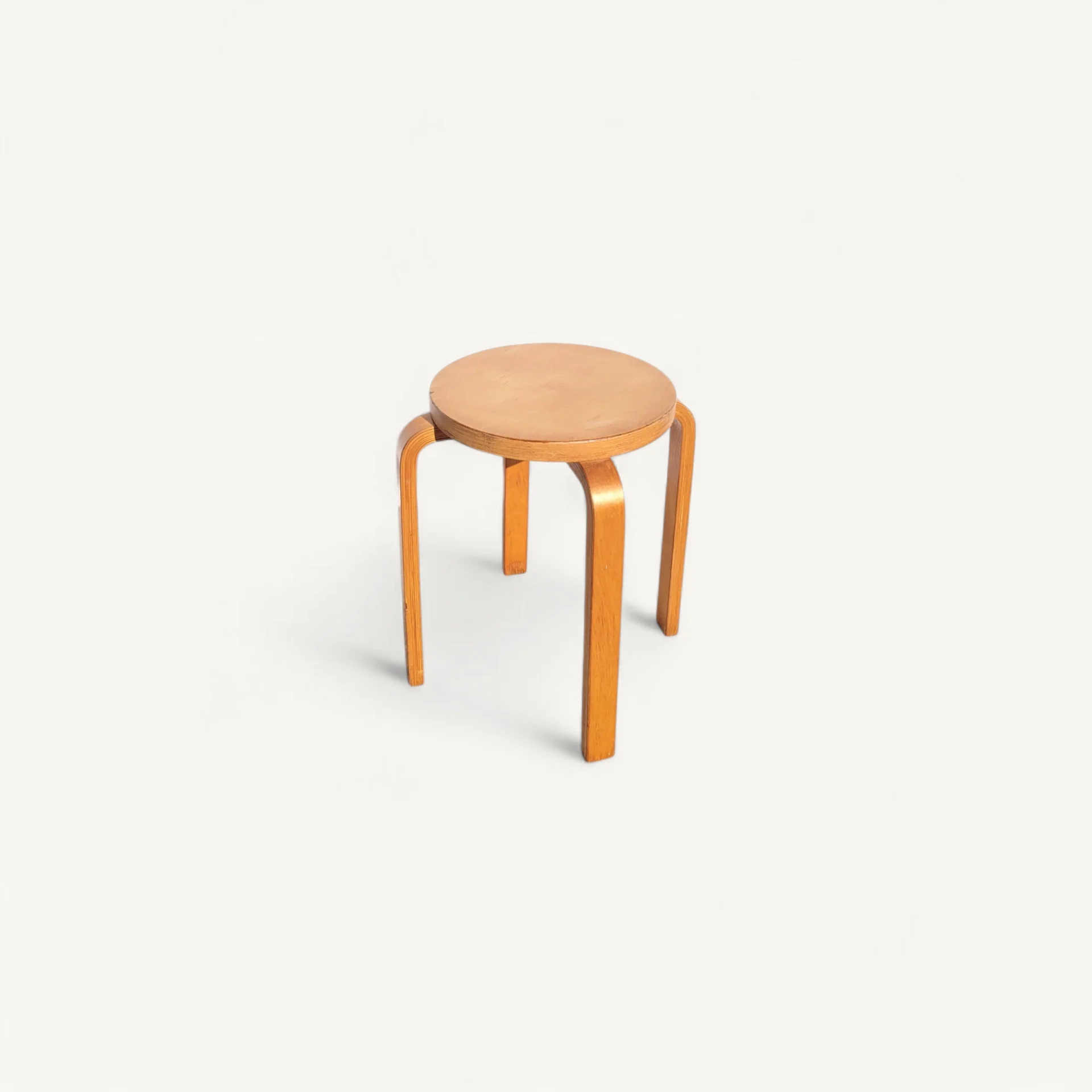 Tabouret bas dlg Alvar Aalto 01