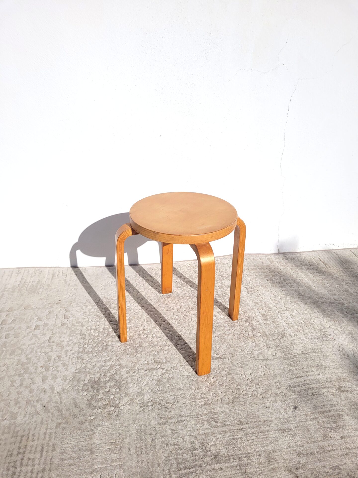 Tabouret bas dlg Alvar Aalto 08