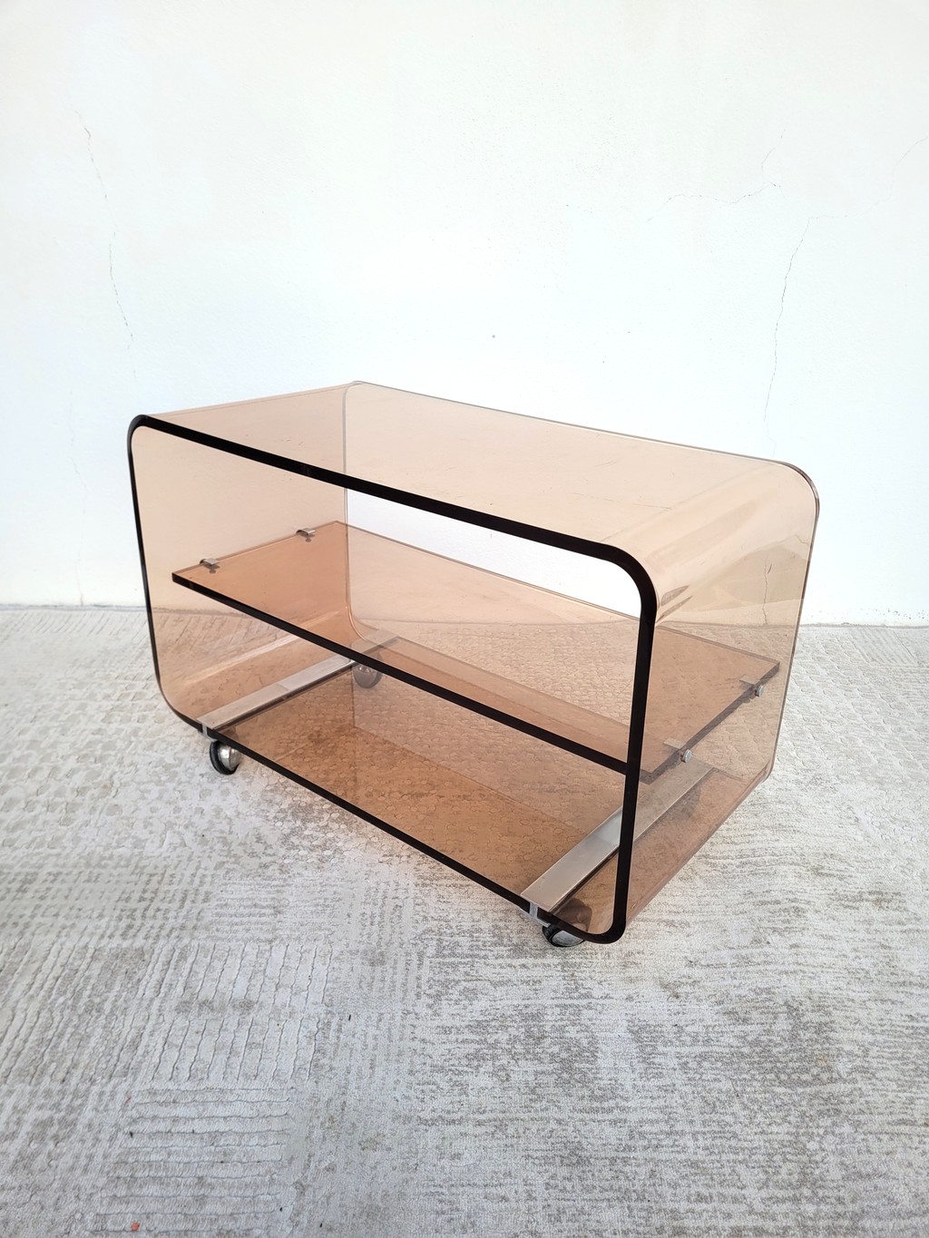 Table basse vintage Michel Dumas pour Roche Bobois en plexiglas fumé 03