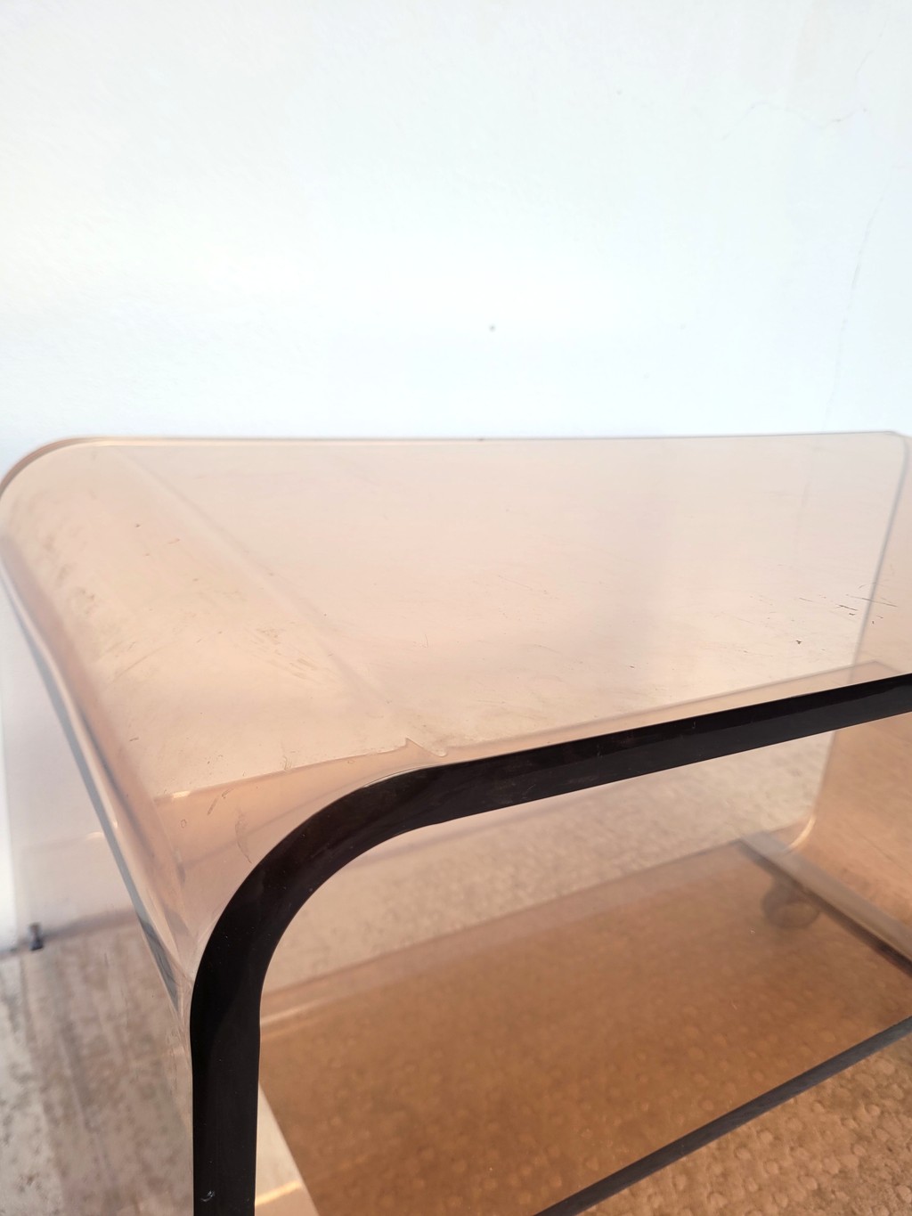 Table basse vintage Michel Dumas pour Roche Bobois en plexiglas fumé 04