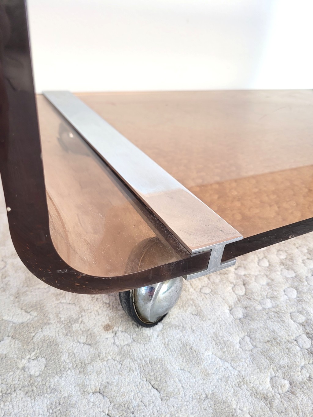 Table basse vintage Michel Dumas pour Roche Bobois en plexiglas fumé 05