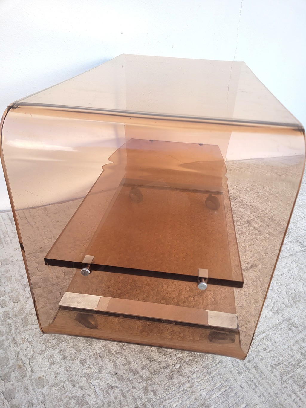 Table basse vintage Michel Dumas pour Roche Bobois en plexiglas fumé 08