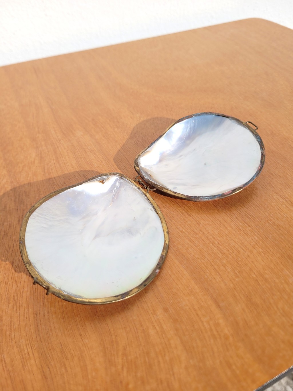 Boîte à bijoux ancienne en nacre et laiton 04