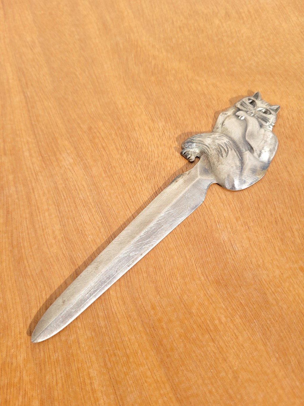 Ouvre lettre chat en métal 01