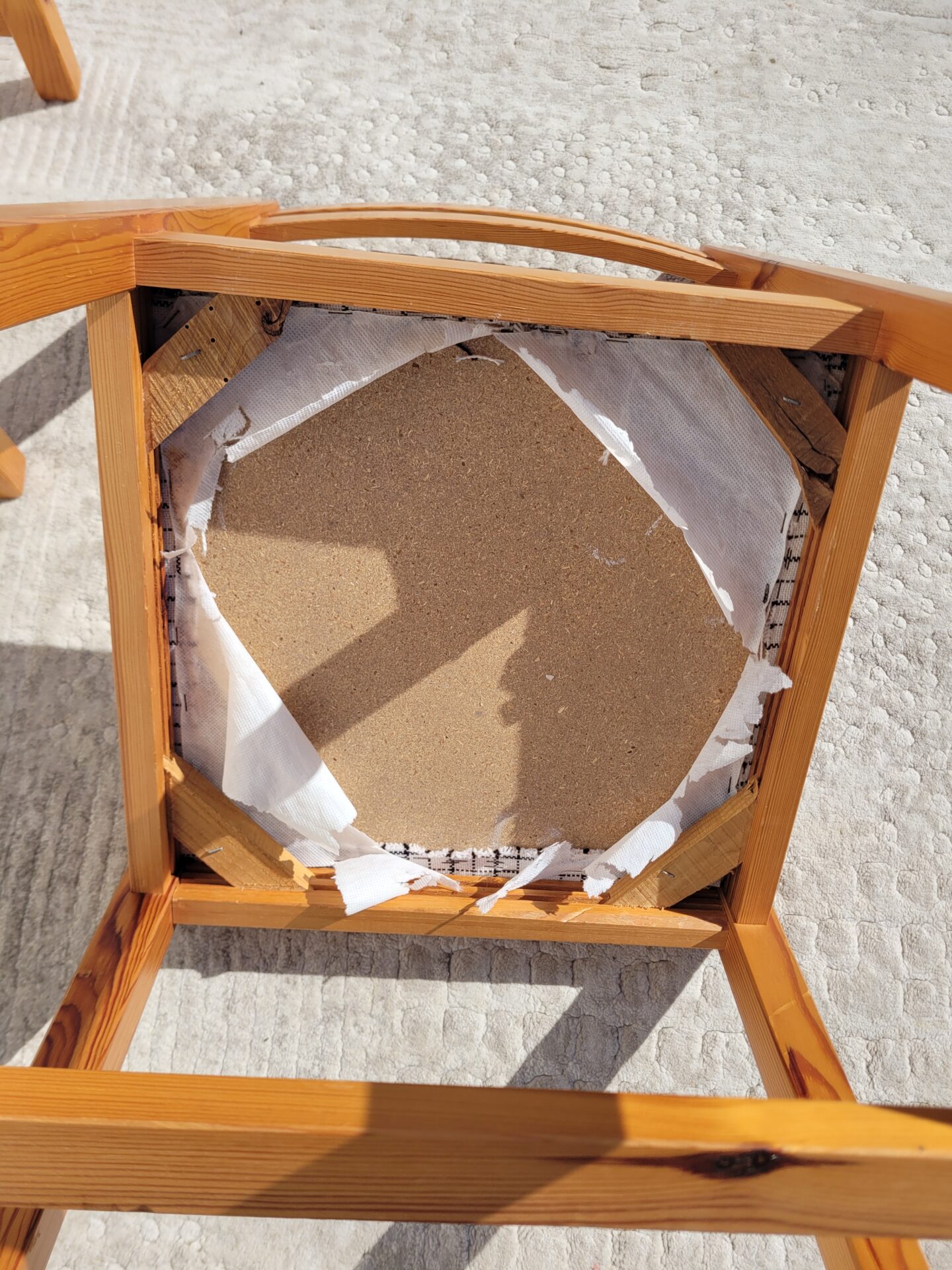 Paire de chaises 80s en pin et tissu à carreaux 06