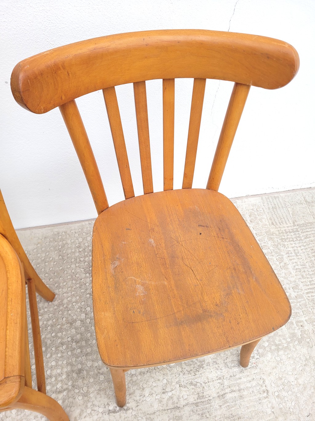 Paire de chaises bistrot dépareillées chêne clair 06