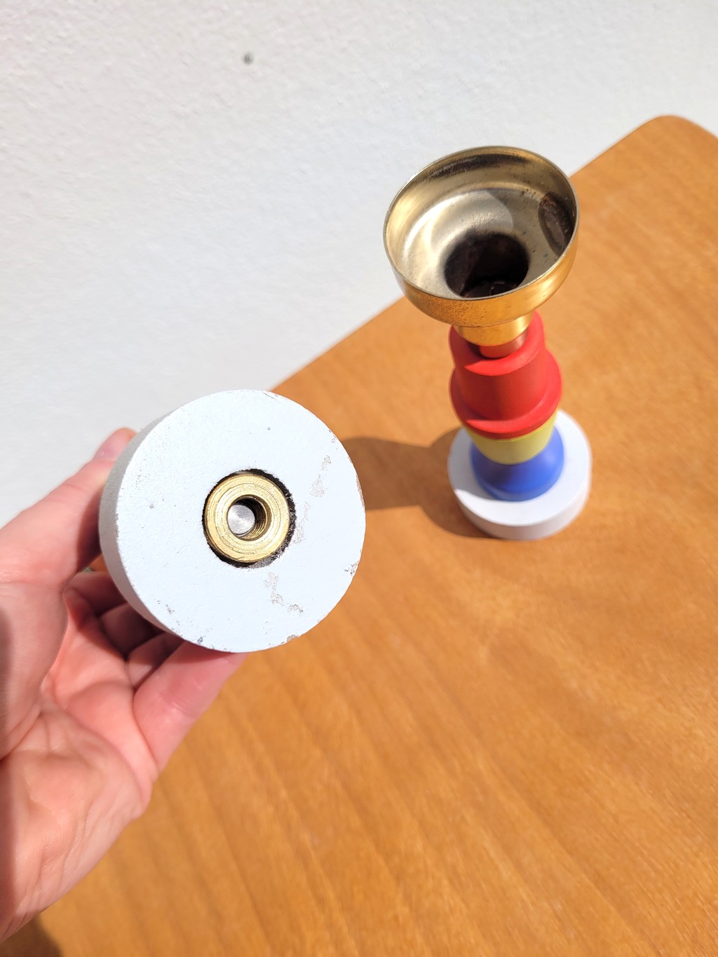 Paire de bougeoirs en bois coloré et doré 06