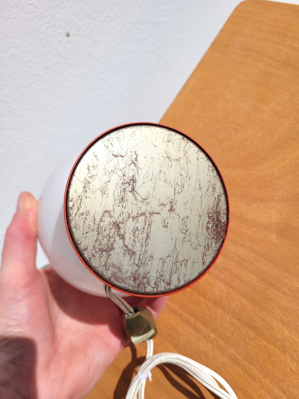 Petite lampe boule vintage opaline et base orange 06