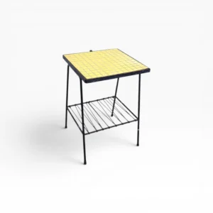 Petite table d’appoint vintage jaune avec porte revues 01