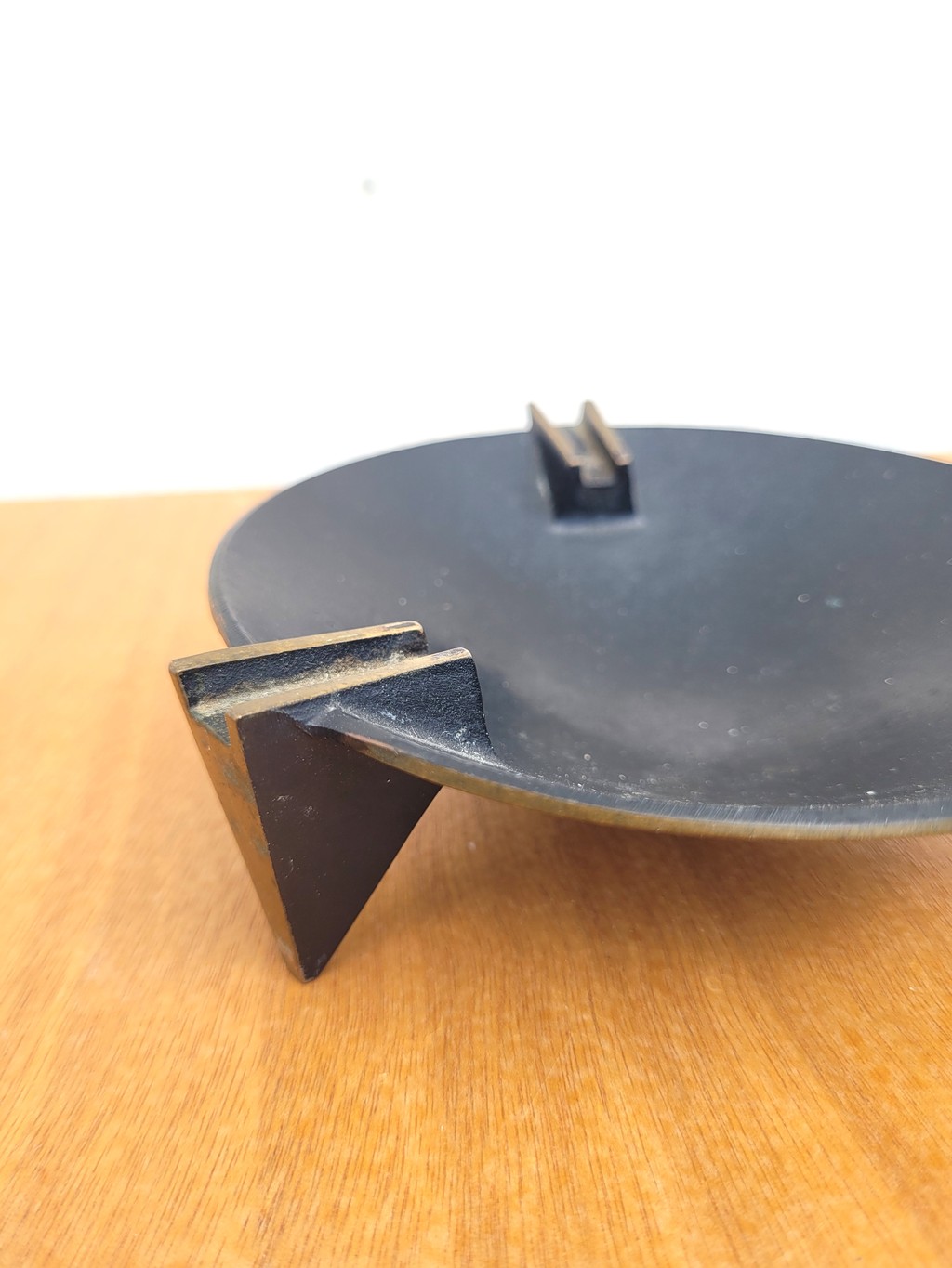 Cendrier moderniste en bronze Jacques Lauterbach 1970 02