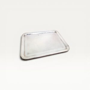Petit plateau rectangulaire en métal argenté 06