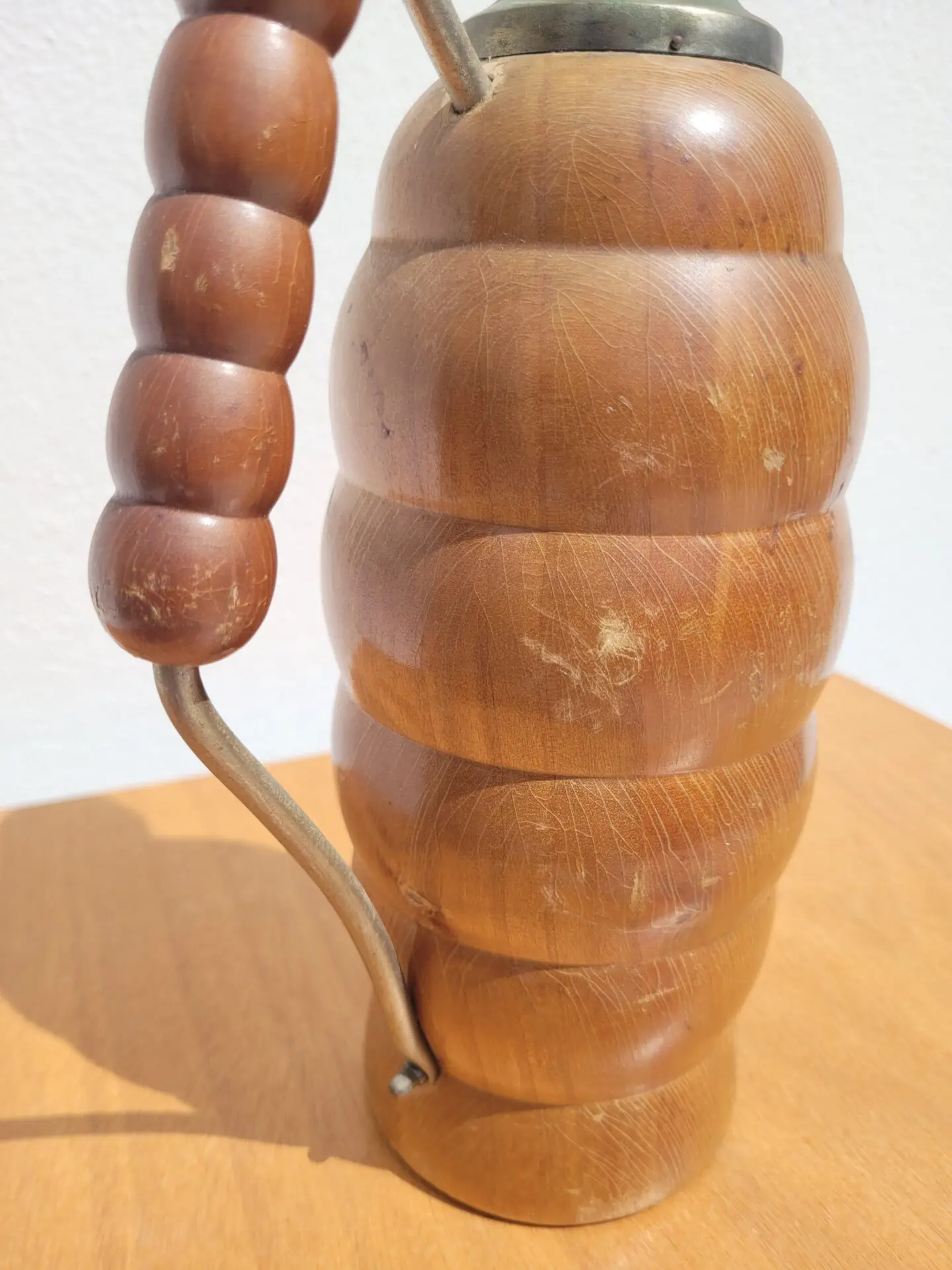 Bouteille thermos vintage en bois tourné signée T Ergök 03