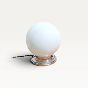 Lampe à poser globe en opaline – Ancien plafonnier années 50 06