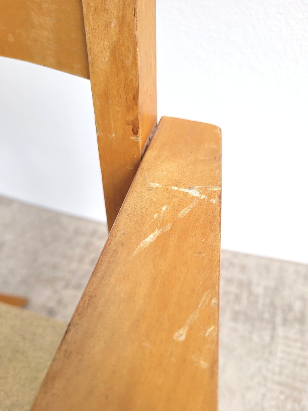 Fauteuil bridge vintage en hêtre et simili cuir jaune pâle années 60 02