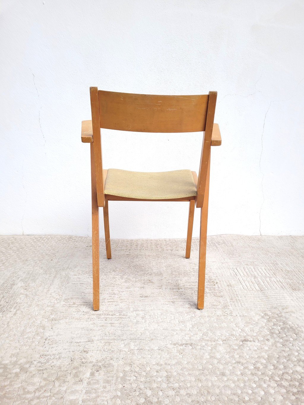 Fauteuil bridge vintage en hêtre et simili cuir jaune pâle années 60 04