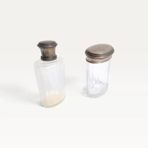 Lot de 2 flacons de voyage vintage en verre et métal argenté 01