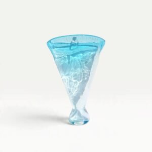 Porte bouquet vintage artisanal en verre soufflé bleu 01